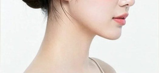 여성의 턱과 목 라인