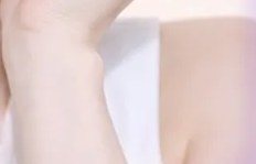 긴 생머리의 여성 사진