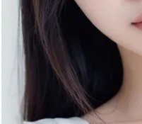 여성 모델 어깨 라인
