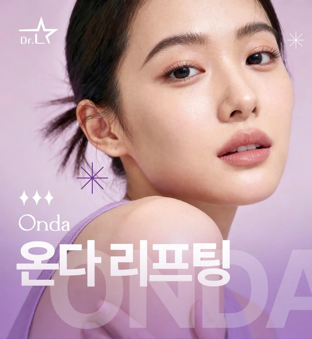 깨끗한 피부의 여성 모델 얼굴과 어깨