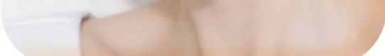 여성의 턱과 목 라인 일부